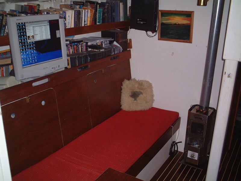 livingarea.jpg (86214 bytes)