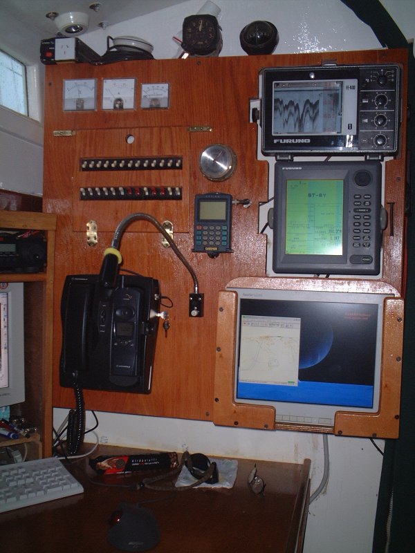 navdisplay.jpg (95541 bytes)